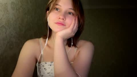 Snapshot of vivatrude chatting on May 2026 04:14:02 PM Sonya online show from May 2026 04:14:02 PM