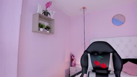 Vivi online show from November 2025 03:27:02 AM