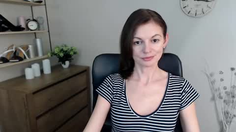 Vivian online show from December 2024 10:02:01 AM