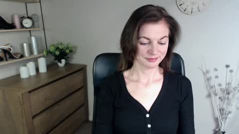 Vivian online show from December 2024 08:45:02 AM