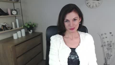 Vivian online show from December 2024 10:37:01 AM