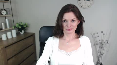 Vivian online show from January 2025 12:58:02 PM