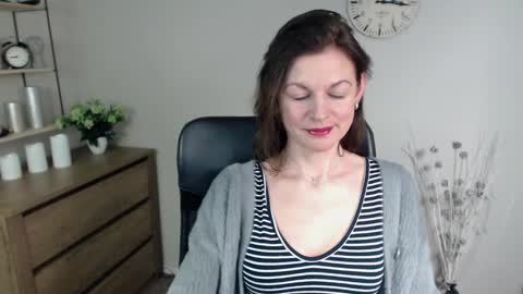 Vivian online show from January 2025 08:00:01 AM