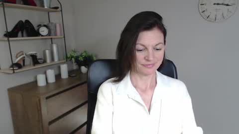 Vivian online show from February 2025 04:52:01 PM