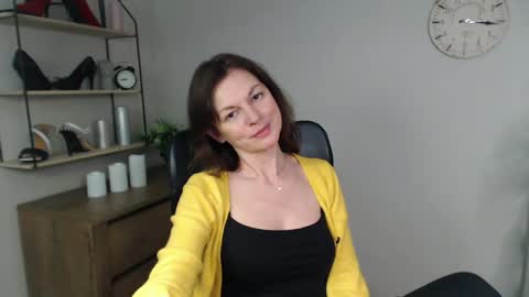 Vivian online show from February 2025 05:15:01 PM