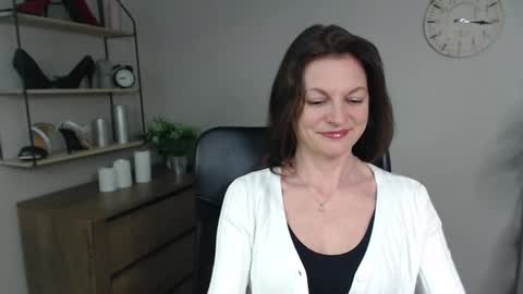 Vivian online show from February 2025 02:09:02 PM