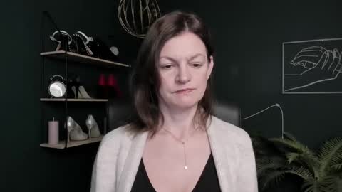 Vivian online show from October 2025 07:43:01 AM