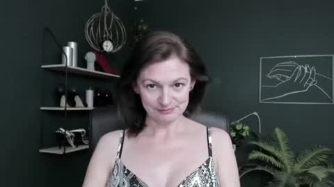 Snapshot of vivian_dream chatting on June 2026 05:56:01 AM Vivian online show from June 2026 05:56:01 AM