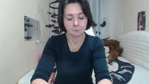 vivianguchih online show from November 2025 12:51:02 PM