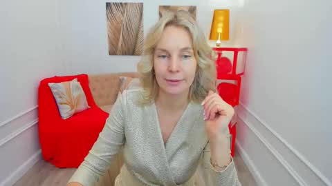 Snapshot of vivianlirei chatting on February 2026 04:31:01 AM Sinti online show from February 2026 04:31:01 AM