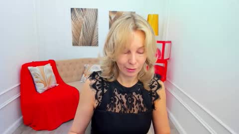 Snapshot of vivianlirei chatting on February 2026 04:31:01 AM Sinti online show from February 2026 04:31:01 AM