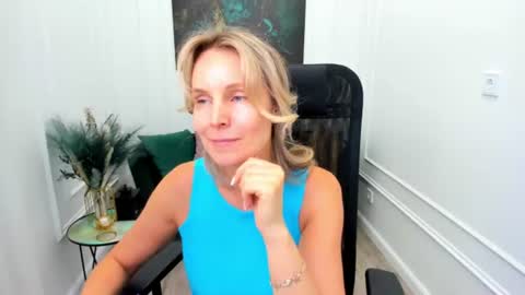 Snapshot of vivianlirei chatting on July 2026 10:21:02 AM Sinti online show from July 2026 10:21:02 AM