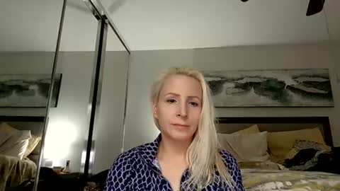 Vivians Roses online show from July 2026 03:40:02 PM