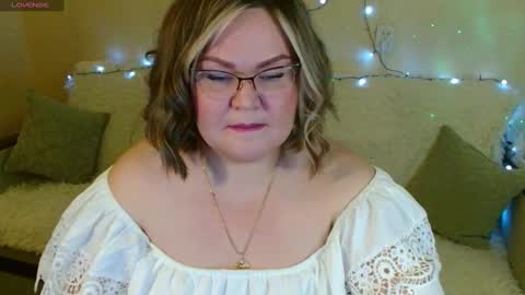Snapshot of vivien__wet chatting on February 2025 08:46:01 PM Vivien online show from February 2025 08:46:01 PM