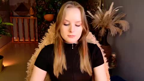 Snapshot of vivienleeigh chatting on May 2026 05:47:01 AM Vivien online show from May 2026 05:47:01 AM