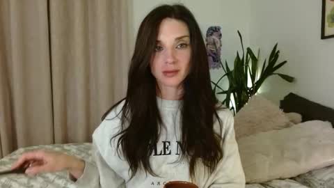 Lillian Rose online show from November 2025 04:00:01 AM