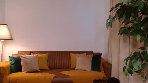 Vivienne online show from September 2025 03:55:01 PM