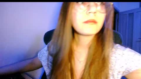 vivivivikkie online show from April 2026 10:14:02 PM
