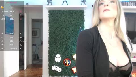 Vixen online show from November 2025 03:25:02 PM