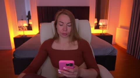 Snapshot of vixenmuse chatting on May 2026 08:28:01 PM Ur Lady online show from May 2026 08:28:01 PM