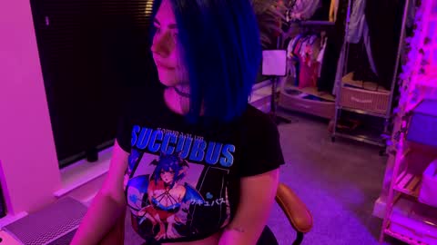 Polly  Online mostly at 9pm-2am UK Time online show from October 2025 05:54:02 PM