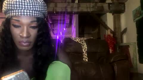 Snapshot of vixenthedoll chatting on December 2024 01:26:01 AM 10 inch online show from December 2024 01:26:01 AM