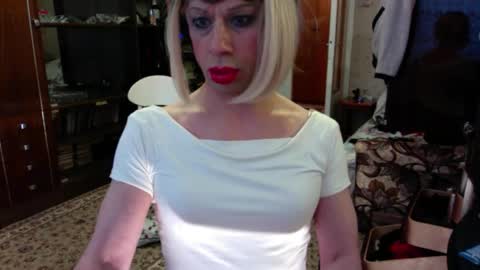 Snapshot of vladiskin chatting on February 2026 06:40:02 AM Violetta Elysia online show from February 2026 06:40:02 AM