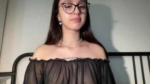 Alice  Before pvt write to me in PM  online show from January 2025 09:58:02 PM