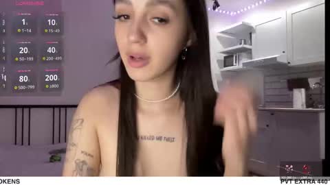 Alice  Before pvt write to me in PM  online show from October 2025 09:32:02 PM