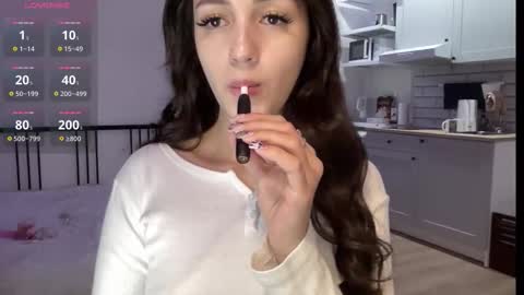 Alice  Before pvt write to me in PM  online show from October 2025 09:15:02 PM