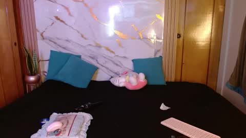 Snapshot of w_kittycat chatting on April 2026 07:01:01 AM kitty SUPORT ME AND MY BABY SINGLE MOMY online show from April 2026 07:01:01 AM