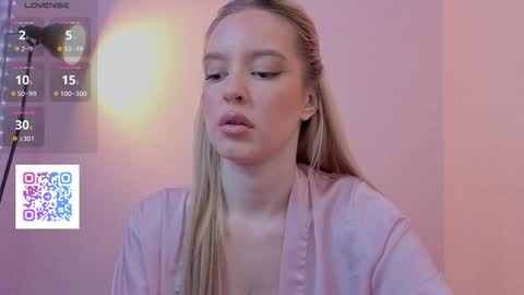 Snapshot of w_olivia_w chatting on November 2025 08:13:02 PM Olivia online show from November 2025 08:13:02 PM