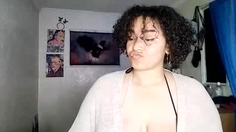 Snapshot of wallace_juli chatting on October 2025 06:36:01 PM Juli online show from October 2025 06:36:01 PM