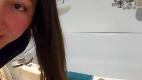 Snapshot of walnut4u chatting on January 2025 05:23:01 AM Walnut4u online show from January 2025 05:23:01 AM