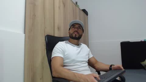 Snapshot of walter_brownn01 chatting on October 2025 02:51:02 PM WALTER BROWN  online show from October 2025 02:51:02 PM