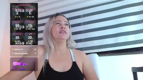 Snapshot of wandahairymilf chatting on January 2025 06:46:02 AM Wanda online show from January 2025 06:46:02 AM