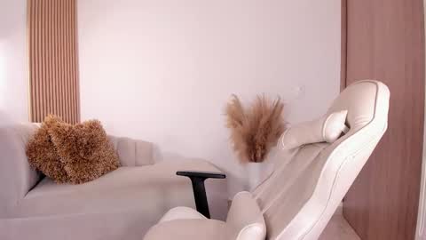 Snapshot of wandathompson_ chatting on February 2025 05:16:02 PM Wanda online show from February 2025 05:16:02 PM