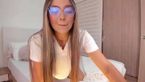 Snapshot of wandathompson_ chatting on June 2026 11:01:01 AM Wanda online show from June 2026 11:01:01 AM