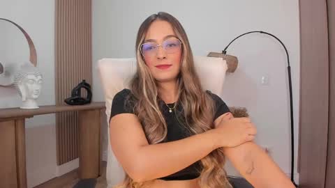 Snapshot of wandathompson_ chatting on June 2026 11:05:01 AM Wanda online show from June 2026 11:05:01 AM