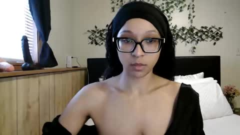 wanderlustgaal online show from December 2025 08:17:01 PM