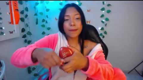 Snapshot of warisgoddes chatting on May 2026 01:33:01 AM EMILY online show from May 2026 01:33:01 AM