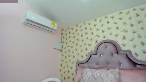 Snapshot of watson_crystal00 chatting on June 2026 01:59:02 PM Milf Latina online show from June 2026 01:59:02 PM