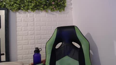 Trixie 3 online show from January 2025 07:40:01 PM