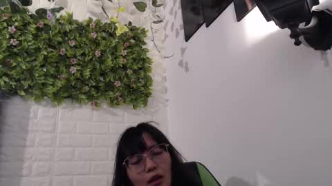 Trixie 3 online show from February 2025 01:37:01 PM