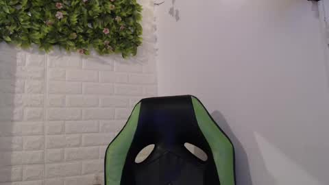 Trixie 3 online show from February 2025 04:39:02 PM