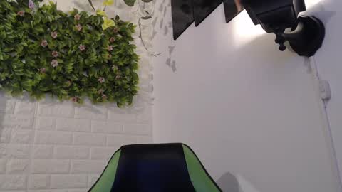 Trixie 3 online show from February 2025 07:42:01 PM