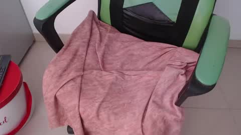 Trixie 3 online show from April 2026 07:58:02 PM