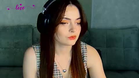 Snapshot of weareyoursun chatting on March 2025 06:00:02 PM Alice online show from March 2025 06:00:02 PM