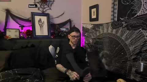 Snapshot of webz_and_kordz chatting on May 2026 11:28:01 AM WebzKordz online show from May 2026 11:28:01 AM