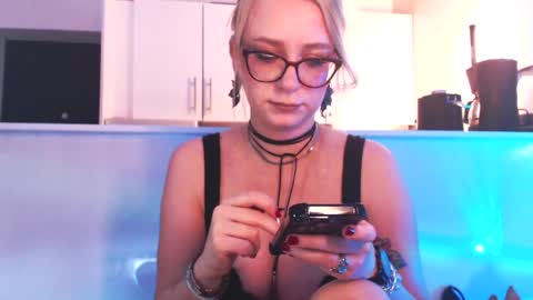Snapshot of welliza chatting on May 2026 02:18:01 AM Liza online show from May 2026 02:18:01 AM